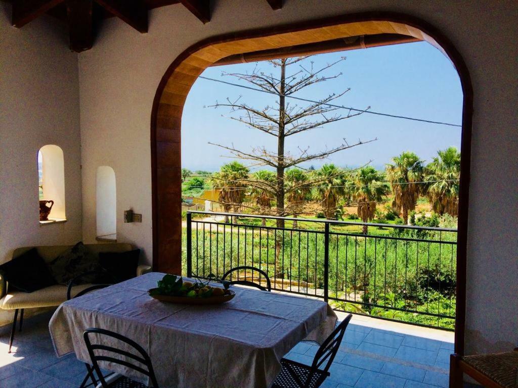 Casa Vacanza Mariaoliva Villa เมนฟี ภายนอก รูปภาพ