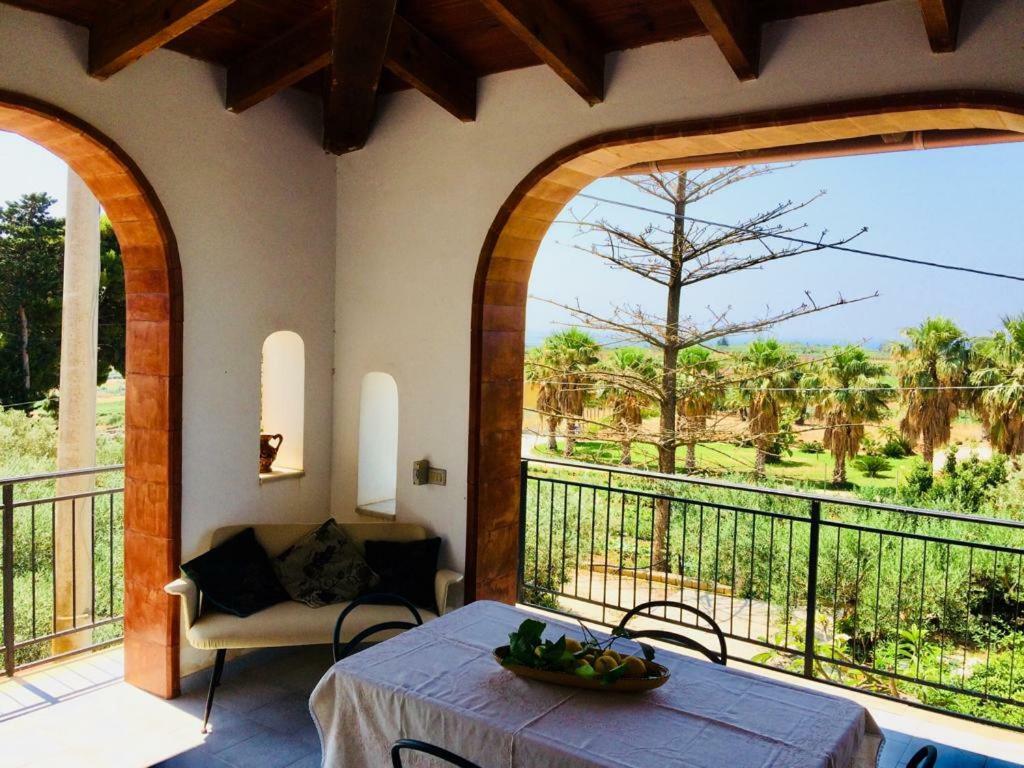 Casa Vacanza Mariaoliva Villa เมนฟี ภายนอก รูปภาพ