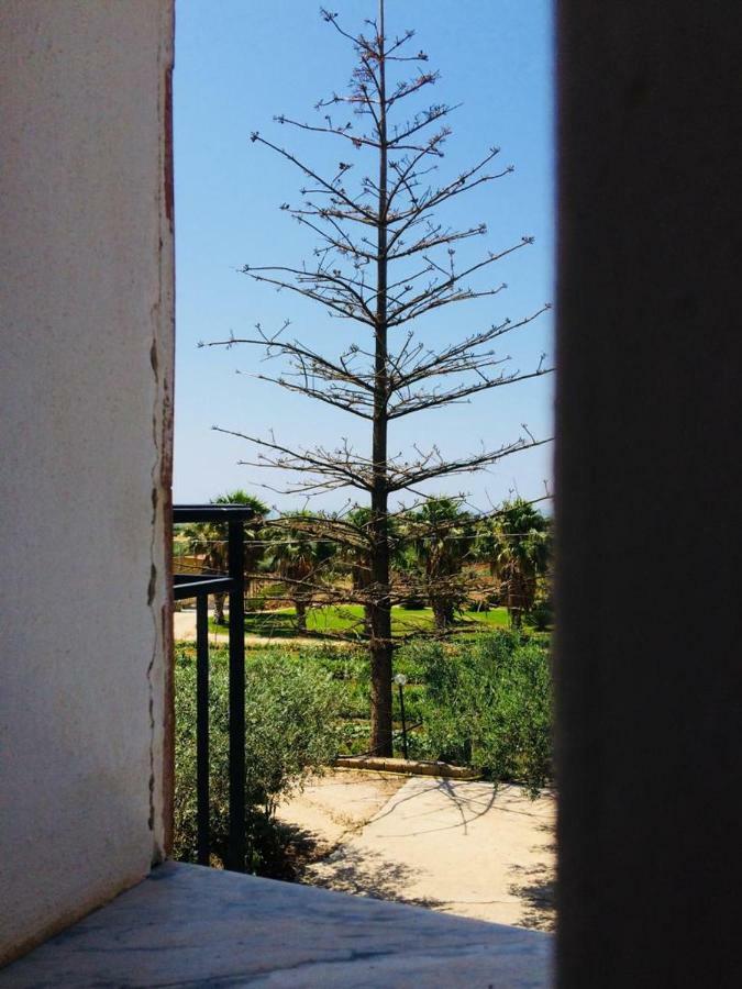Casa Vacanza Mariaoliva Villa เมนฟี ภายนอก รูปภาพ
